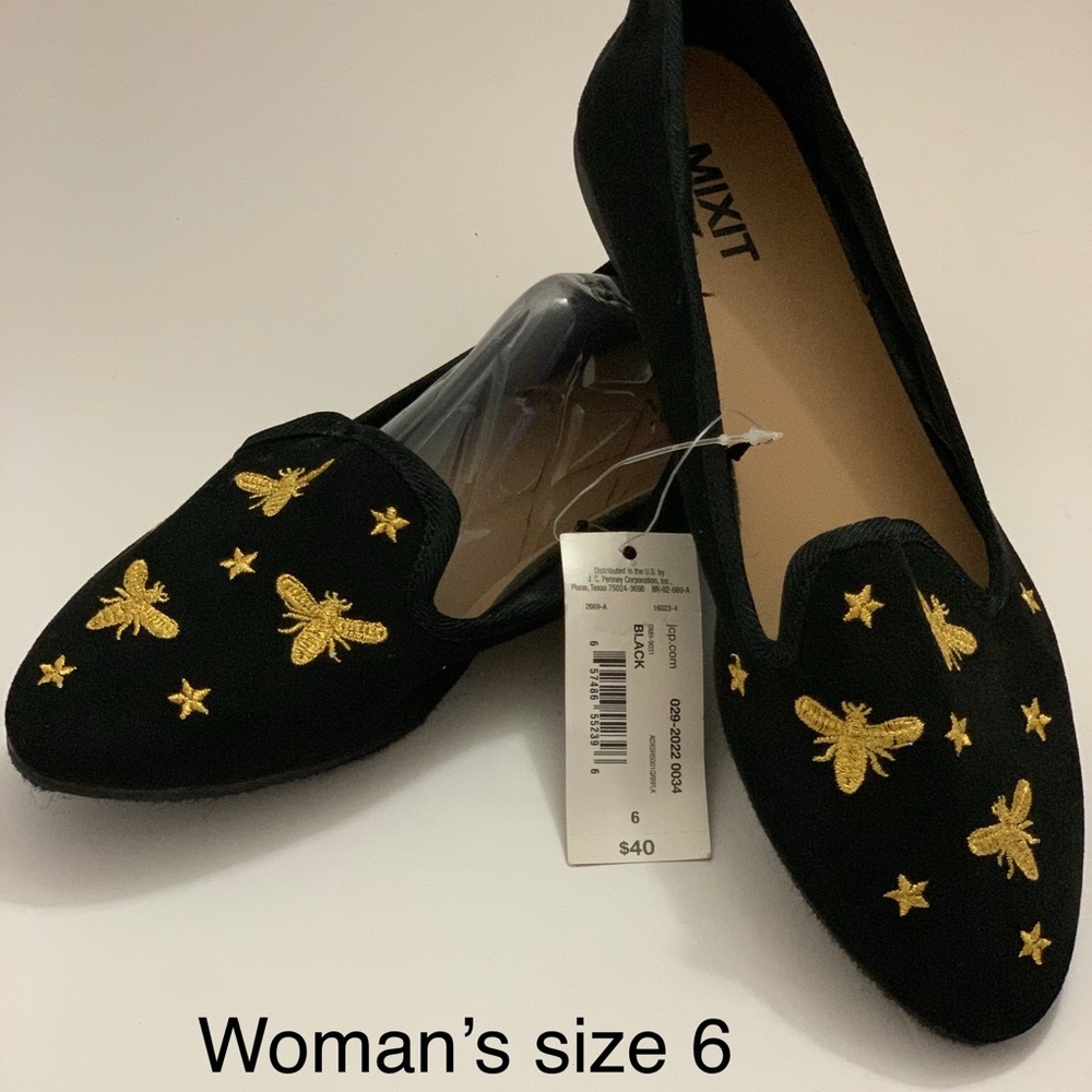 Woman’s Mix It Flats